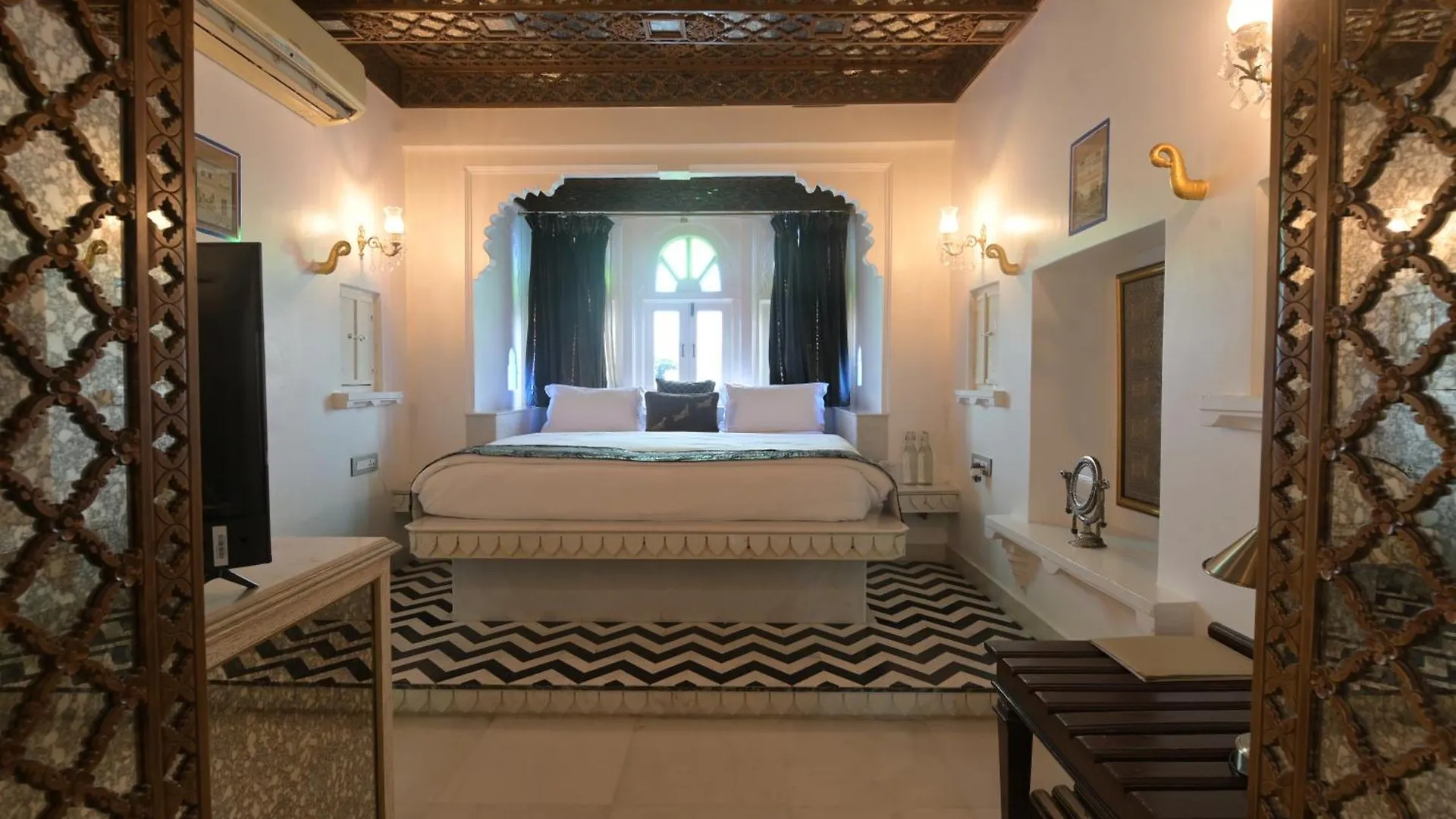 Jagat Niwas Palace Hotel Udaipur